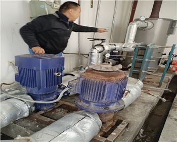 四川中央空調維?，F場